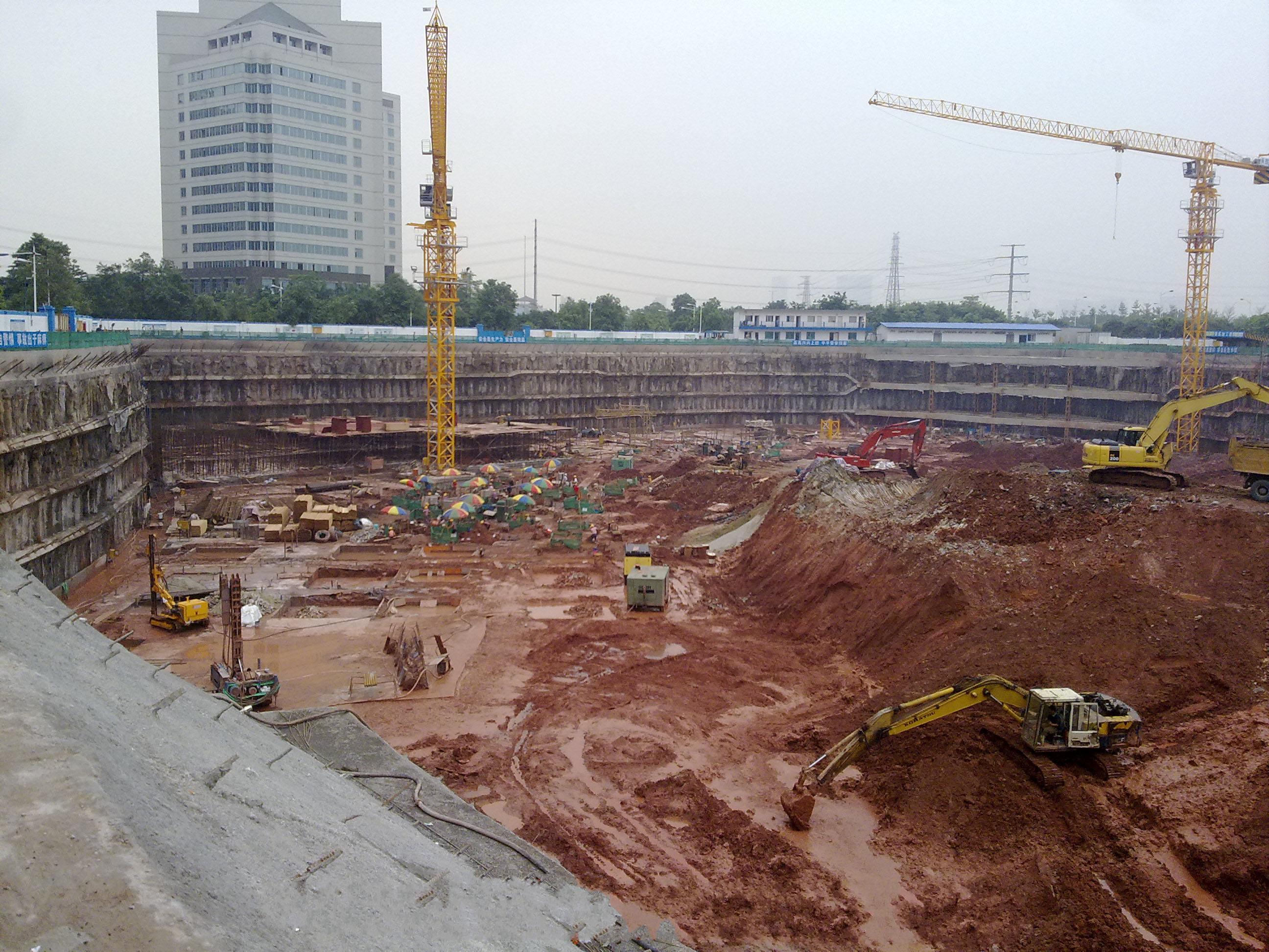 珠江新城N5-1地塊土石方挖運及基坑支護工程.jpg