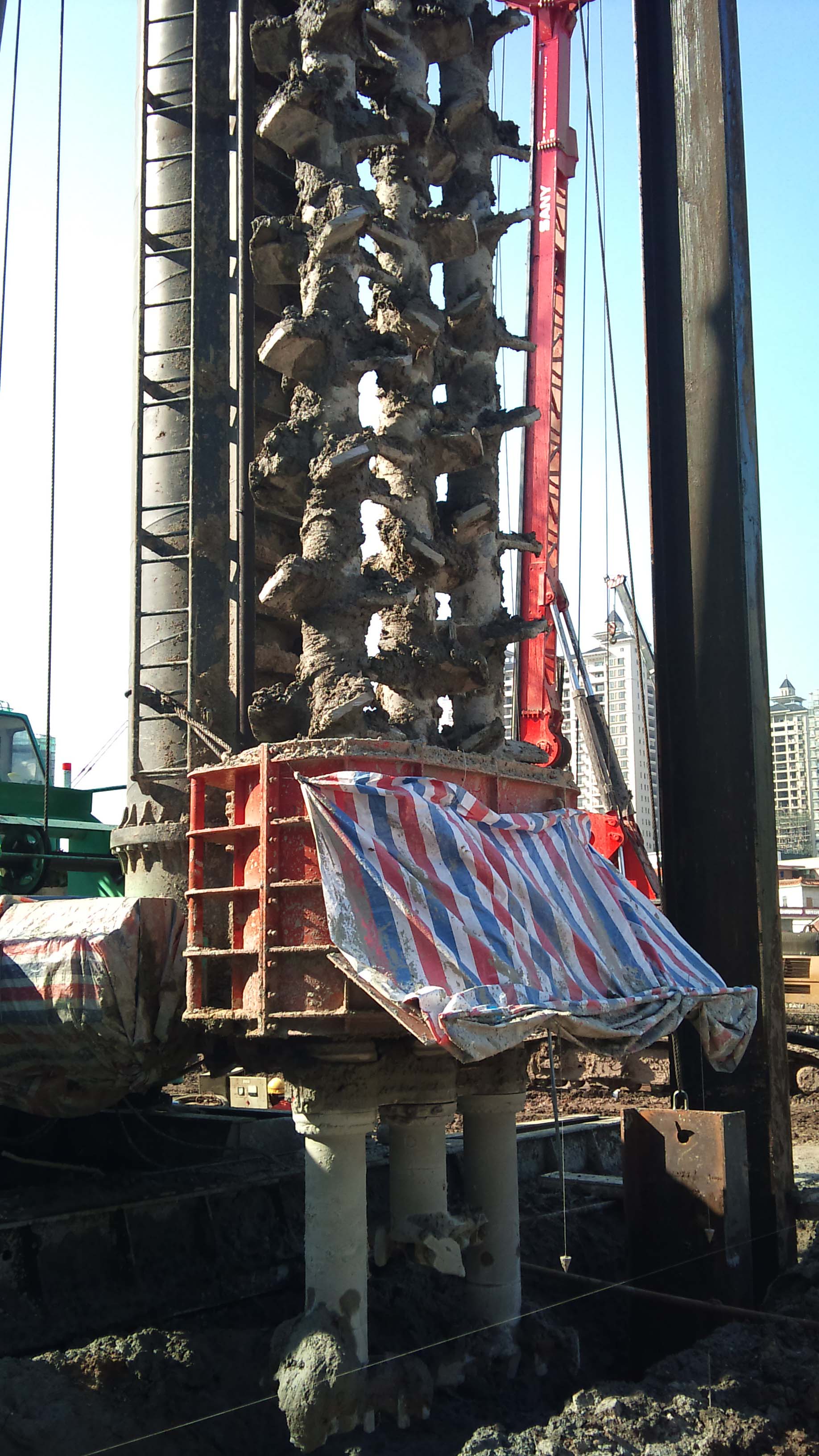 廣東國(guó)際家具博覽中心羅浮宮工地三管旋噴樁.JPG