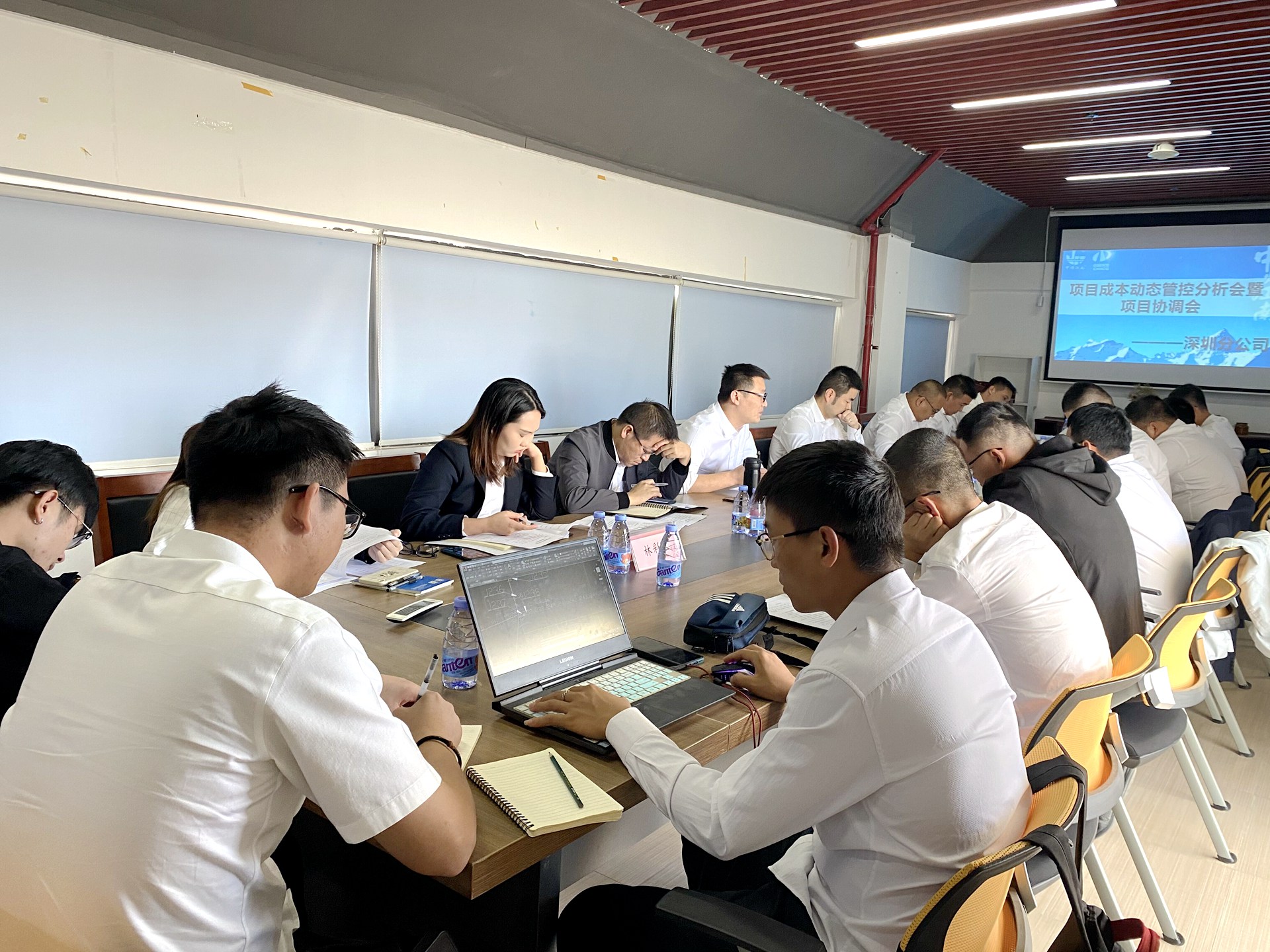 深圳分公司項目成本動態(tài)管控分析會暨項目協(xié)調(diào)會現(xiàn)場.jpg