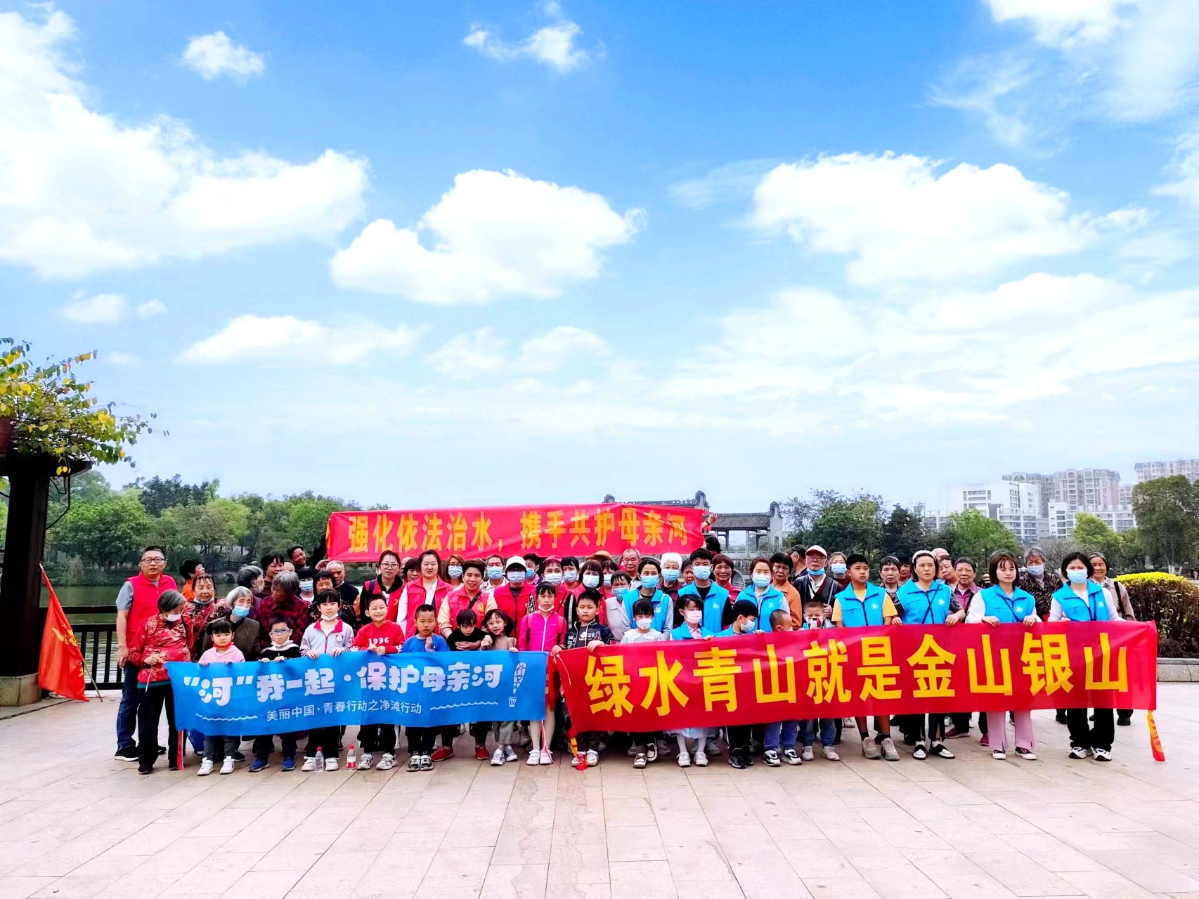 中煤江南志愿者服務(wù)隊開展世界水日1.jpg