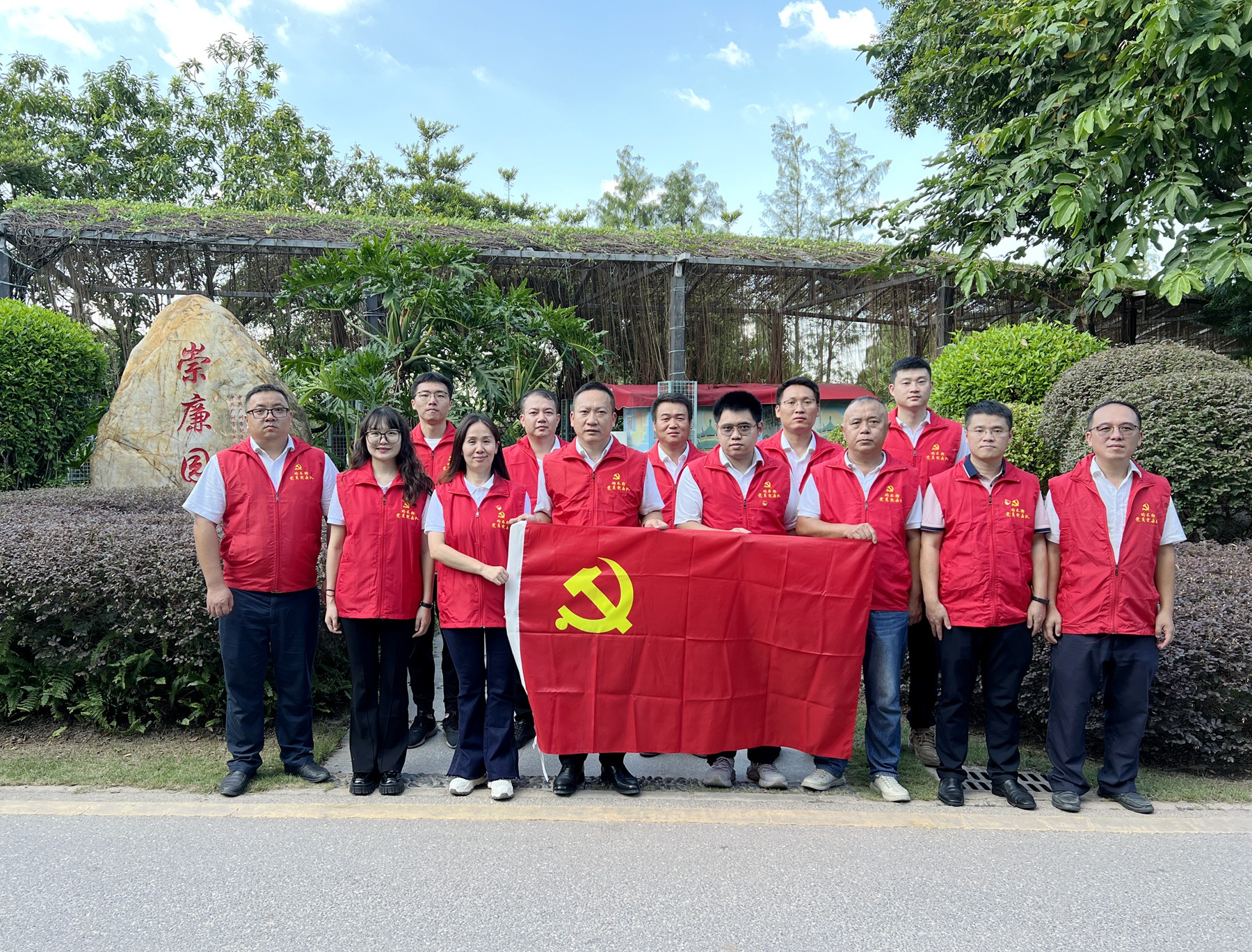 開發(fā)區(qū)分公司（市政公司）黨支部開展中秋、國(guó)慶節(jié)前警示教育活動(dòng) 2.jpg