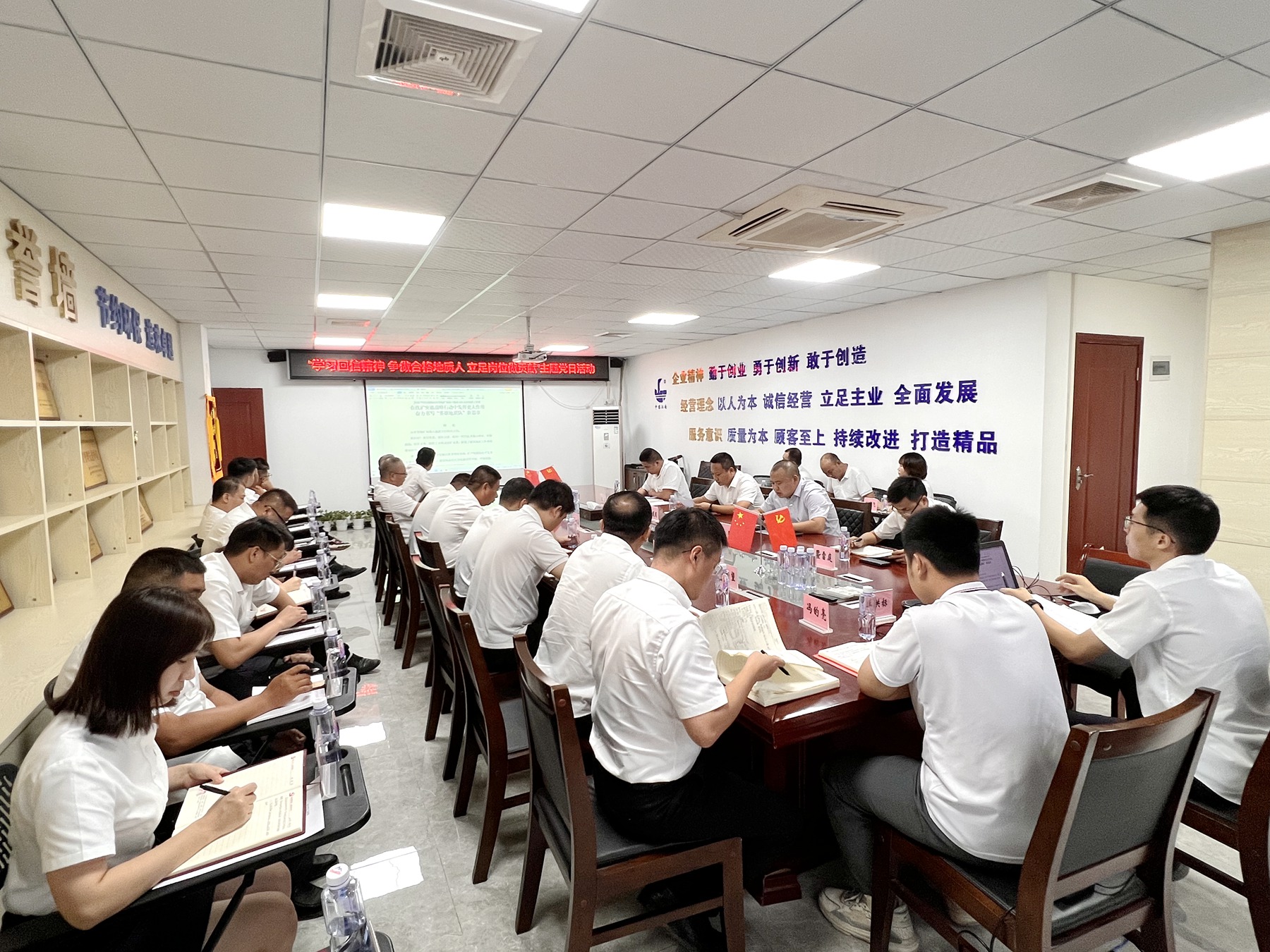 開發區分公司（市政公司）黨支部開展“學習回信精神 爭做合格地質人 立足崗位做貢獻”主題黨日活動.jpg