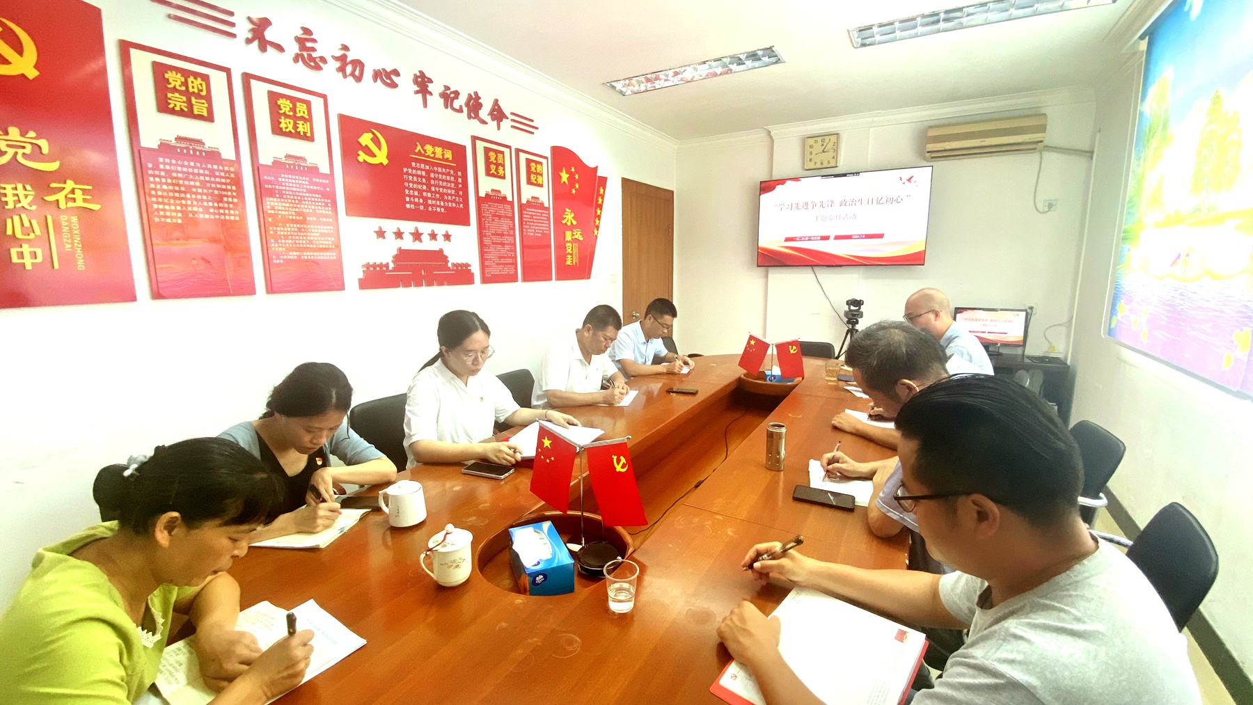 一五二隊(duì)第一黨支部主題黨日活動(dòng)學(xué)習(xí)照片.jpg