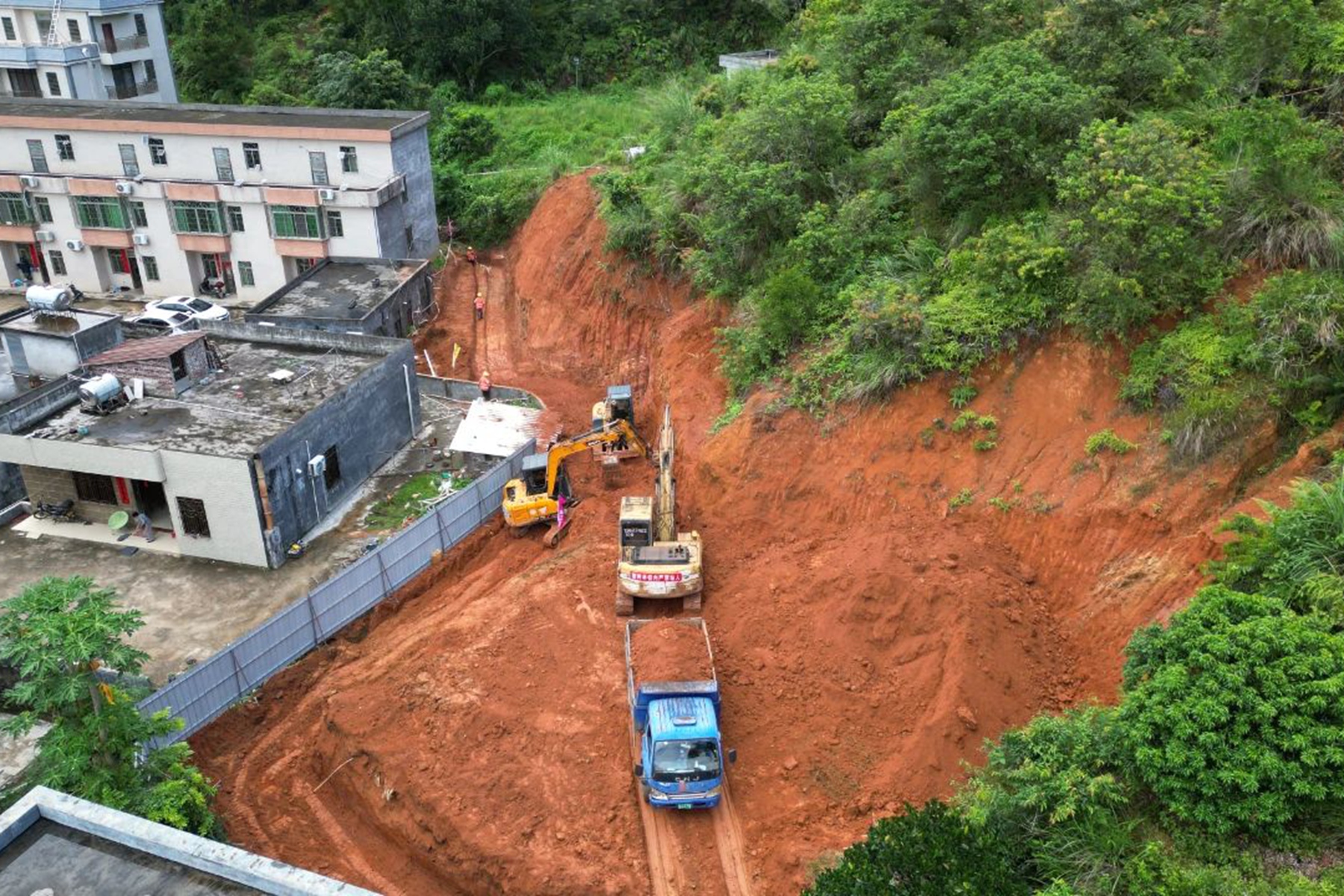 中煤江南信宜市地質(zhì)災(zāi)害治理項(xiàng)目部臨時(shí)黨支部揭牌1.jpg
