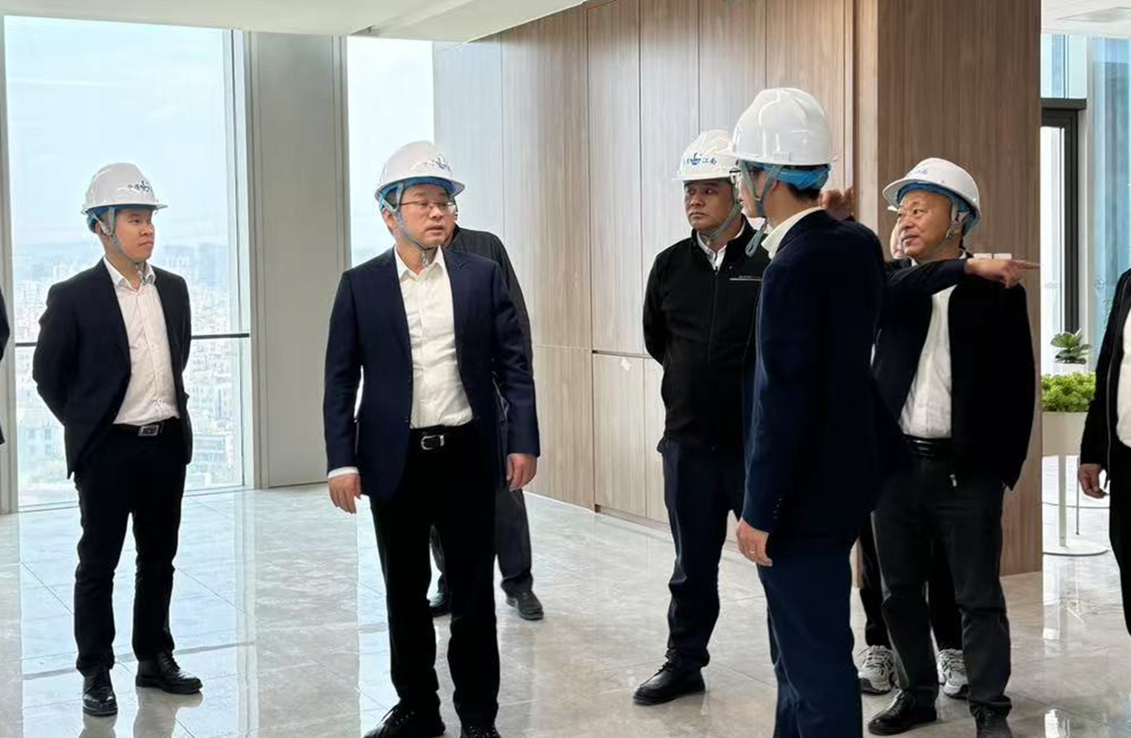 中煤江南（廣東局）領(lǐng)導(dǎo)帶隊深入基層開展平安一季度安全生產(chǎn)檢查并慰問項目一線員工3.jpg