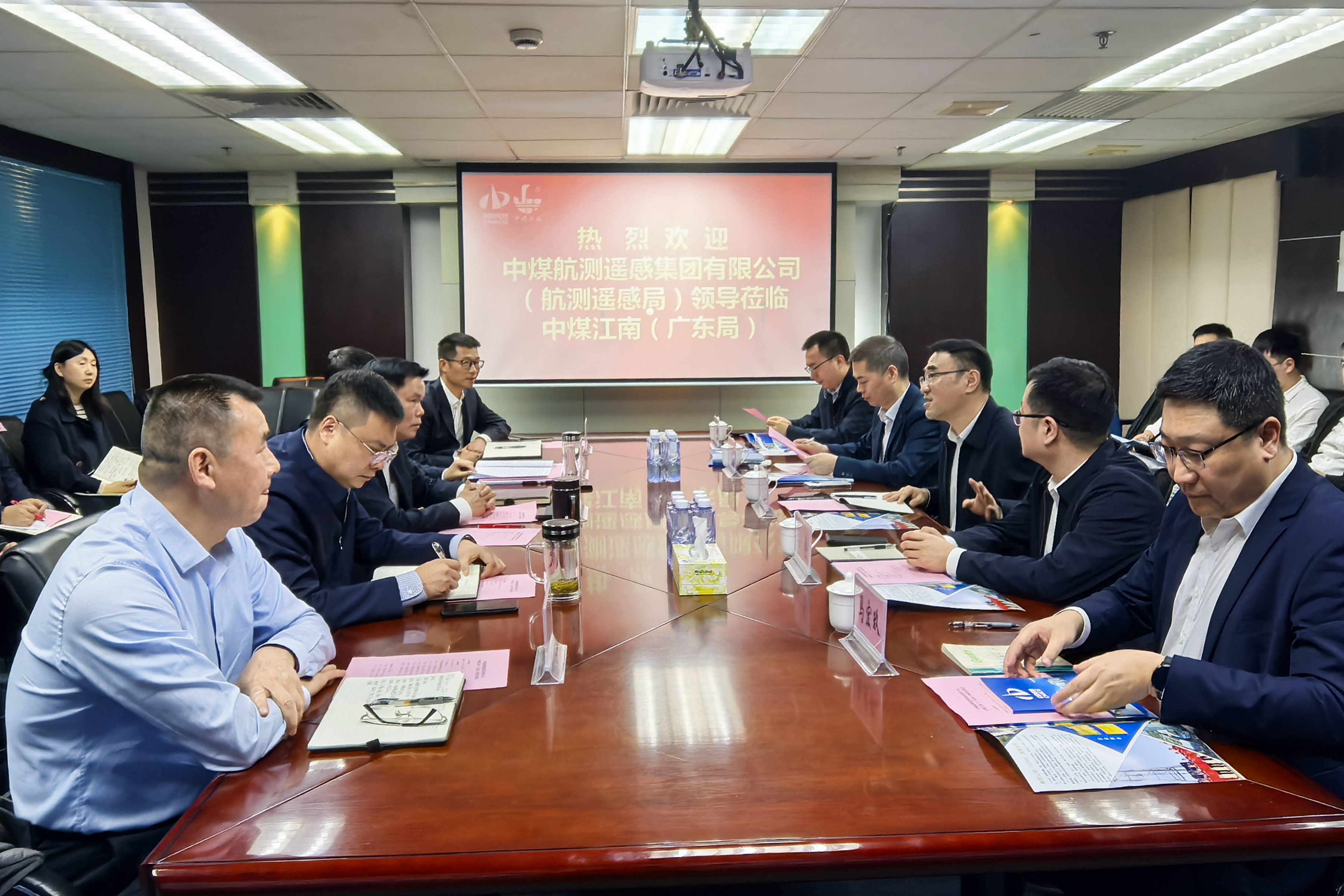 中煤航測(cè)李忠軍一行到廣東局座談交流.jpg